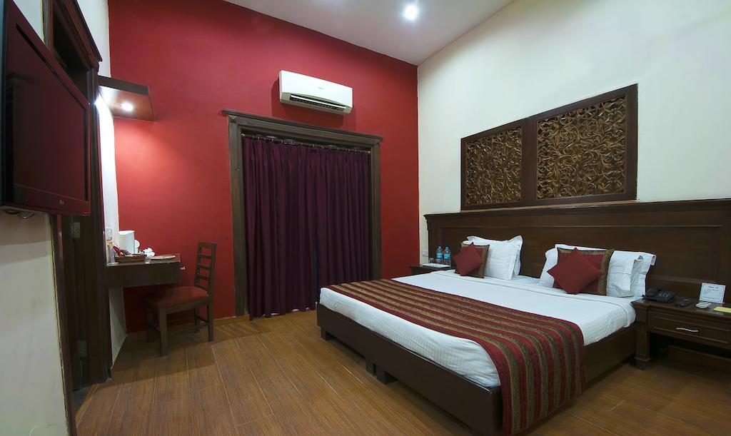 Siris 18 Hotel Gurgaon Room photo